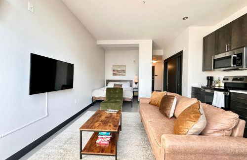 Deer District Studio Apt - One Block from Fiserv and Baird - Foto 8