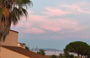 Maison de vacances à l'Ayguade classée 3 étoiles, climatisée,3mn à pied plage et restos ,5mn aéroport, 10mn gare - Foto 1