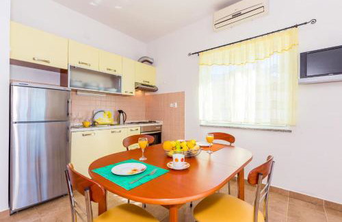 Apartments Ivan Sea View in Peaceful Lun - Photo 59