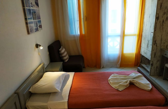 Renia Studios Standard Studio Overlooking the Swimming Pool - Foto 9