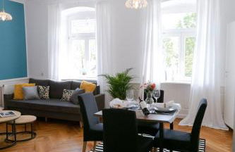 BELLA - Business&Family - 2 Zimmer direkt neben Schloß, Parkplatz, SmartTV, Netflix, Waschmaschine, 24h Checkin, 71qm, Kingsizebett, Hotelbettwäsche - Foto 5