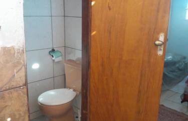 Suíte e cozinha, entrada compartilhada - Foto 13