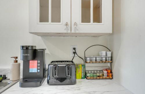 Apt in Historic Lynn Neighborhood 2 Mi to Beach! - Foto 12