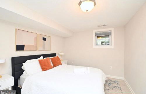 Elegant 5BR home near Capitol Hill! Free Parking! - Foto 17