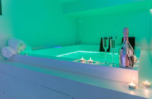 LUXURY VILLA RUBIN with Jacuzzi POOL GYM & SPA near Venice and Padua - Photo 23