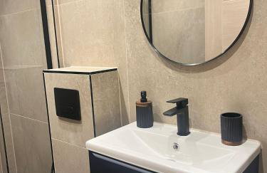 2 bedroom self catering detached outhouse with garden area - Photo 8