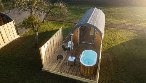 Windsor, Apple Tree Glamping, Nr Wells - Photo 5, Garden view