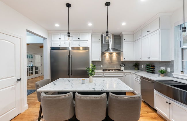 Luxuriously Lakeside by Avantstay Lakefront Retreat w Game Room - Foto 16