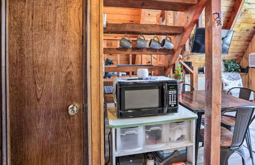 Cozy A-Frame with Hot Tub Near Arrowbear Lake! - Foto 8