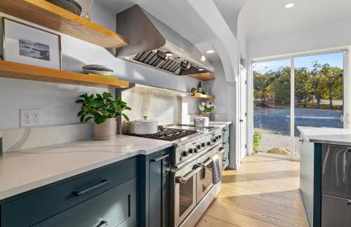 Starry Oak Vineyard Retreat w Hot Tub - Foto 27