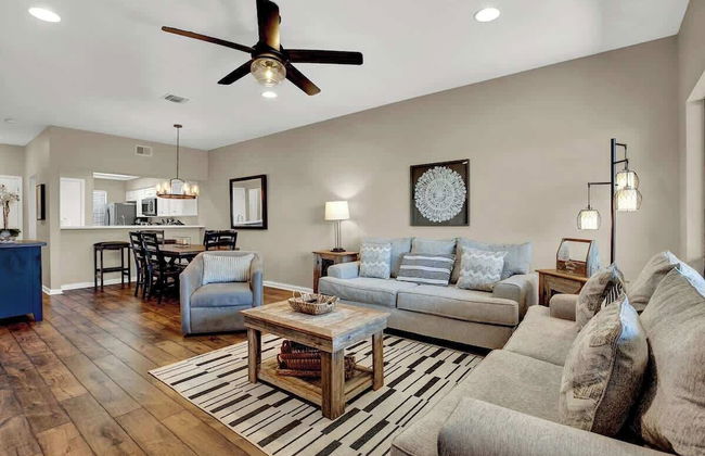 Luxury Riverfront Condo 1 BLK to Schlitterbahn! - Foto 17