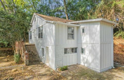 Classic City Apartment w Firepit - Photo 4