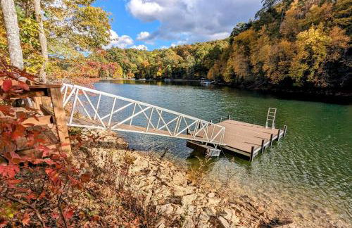 Boat Dock and Fire Pit! Woodsy Lake Glenville Cabin - Foto 30