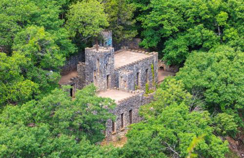 Cozy Oklahoma Retreat with Patio, Fire Pit and Grill! - Foto 30