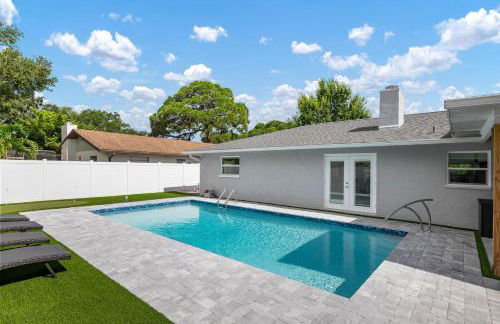 Serenity by the Sea! Cozy pool home with putting green & fire pit! - Foto 37