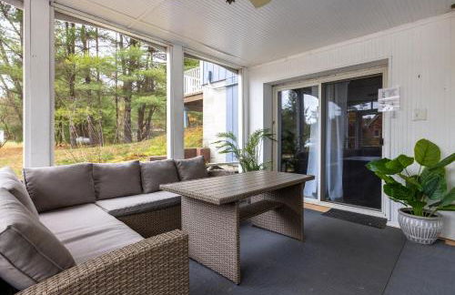 3BR Lake Luzerne Retreat with Game Room & Cozy Fire Pit - Foto 32