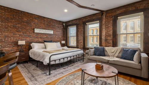 Newburyport Flat Downtown Living King Bed - Foto 4