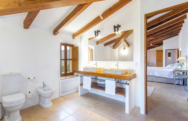 Stunning Farmhouse With Private Pool - Photo 23