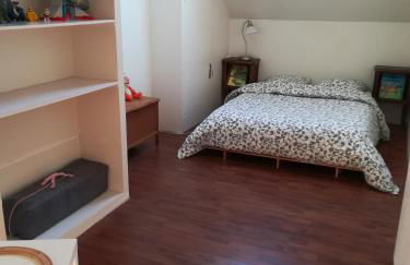 maison en pierre atypique sur jardin paysagé - Photo 6