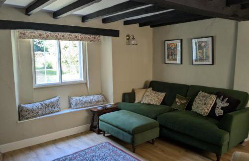 Period Thatched Cottage Towcester - Photo 32