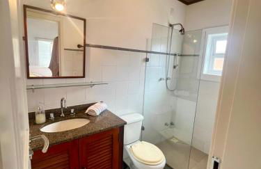 Vista dos sonhos na beira do mar de Angra com pier - Foto 45