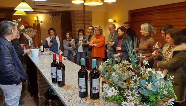 Disfrutando de la cata de vinos