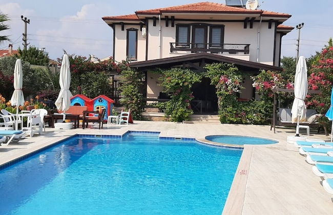 Beautiful 4-bed Villa Private Pools - Photo 17