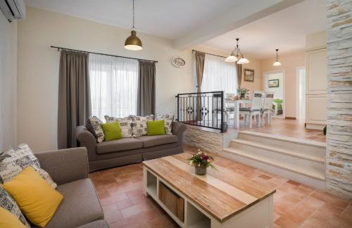 Seafront Villa Noah with heated pool - Foto 24