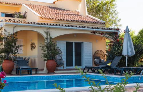 Beach villa Casa de Amanhã 450 mts to the beach with beautiful garden and heated saltwater pool - Foto 4