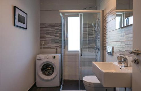 6 Bedroom Beautiful Home In Nedescina - Foto 40