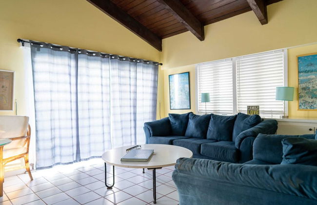 Spacious Villa On The Beach - Photo 14