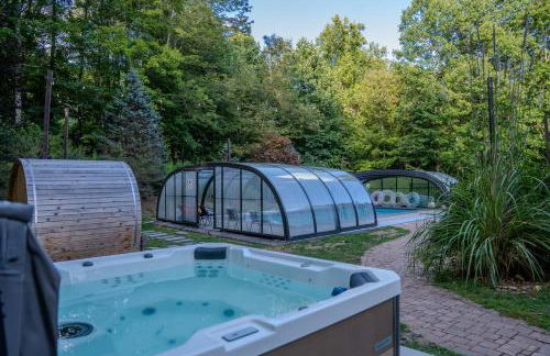 Spacious 6 Bedroom Home with a Heated Salt Water Pool, Theater & Game Room - Foto 51