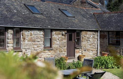 Idyllic Cornish cottage in the beautiful Lamorna valley - walk to pub & sea - Photo 2