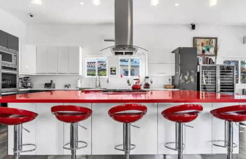 Modern Northwest Vacation Rentals in Miami - Photo 10