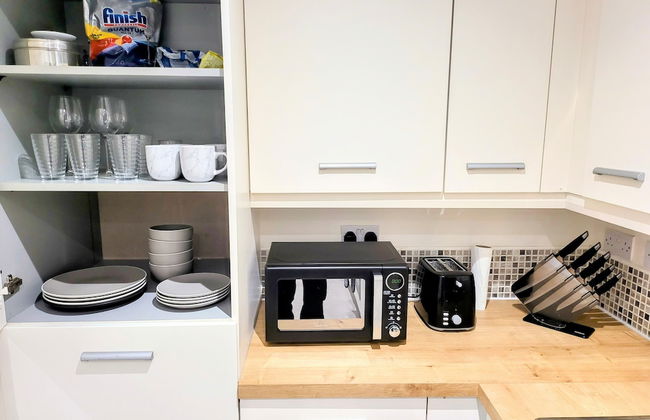 Large Modern House with Parking - Photo 46