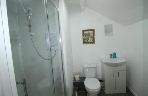 High Street House Thurnscoe by Smart Corporate Stays - Photo 2