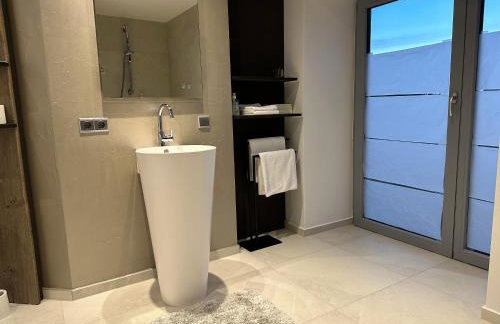 WPA Apartments - Zimmer- Modernes Apartment mit Parkplatz,WiFi,Netflix - Foto 7