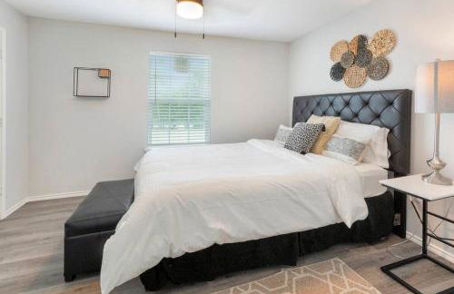 Cozy Two Bedroom Home Minutes from Downtown! - Foto 5