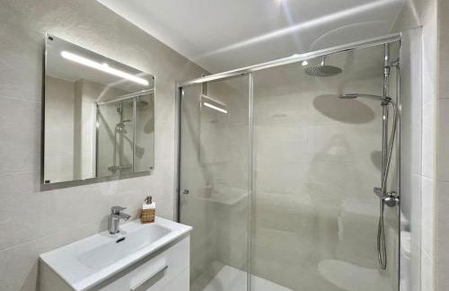 Marbella Beachside Apartment - 1 Min Walk to beach - Photo 3