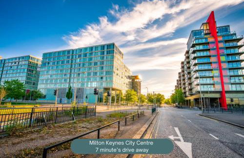 Stylish 3 Bedroom House - Excellent Location - Free Parking, Garden, Fast Wifi, Work Space and Self-Check-In by Yoko Property - Foto 35