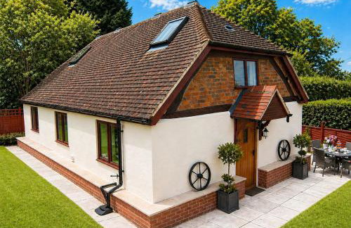 Romeo Cottage - Sleeps 4 - Open Plan Barn - Private Hot Tub & Garden - Foto 9
