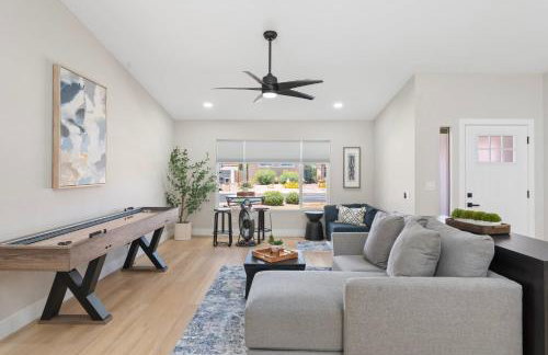 Modern Escape with Pool Ping Pong & Putting Green - Foto 14