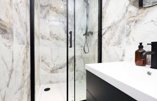 Chic 2 Bed Flat near Central Cardiff - Photo 19