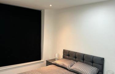 Epsom High Street Apartment 2 - Photo 3