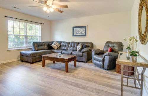 Dog-Friendly Home with Pool Access Near Oak Island! - Foto 5