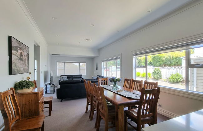 Cheerful 5 - Bedroom Home - Free Parking - Foto 18