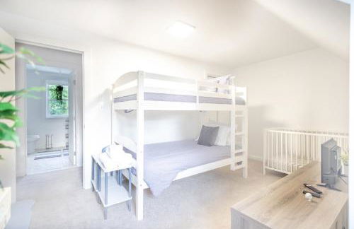 Pool and Screened Deck! Home 2 Mi to Mashpee Commons - Foto 25