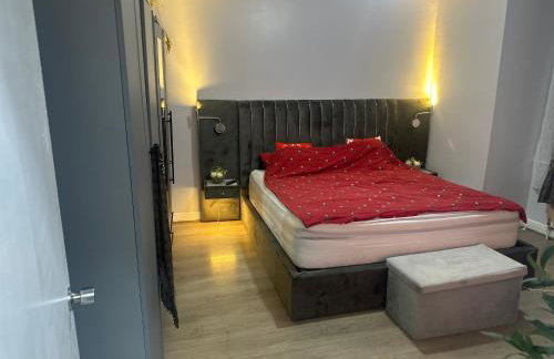 The Cozy Modern Stay - Photo 1