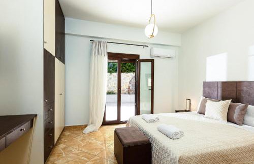 Promitheas Villa, with Pool & Heated Spa Whirlpool, By ThinkVilla - Foto 35
