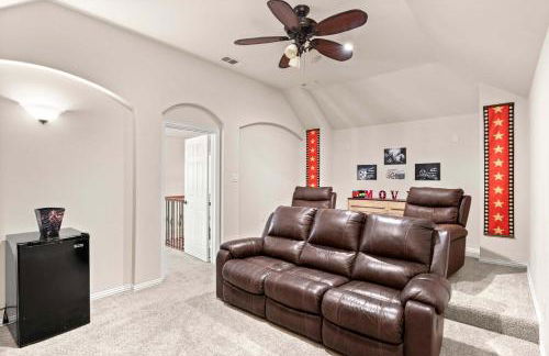 Spacious 4BR 3BA with Yard Mins to LakeLewisville - Foto 31